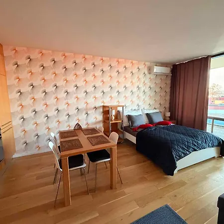 Appartement With Pool In 55233 *